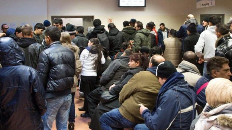 Około 18 tysięcy pozytywnych decyzji ws. przyznania azylu w Niemczech zostanie poddanych powtórnej weryfikacji