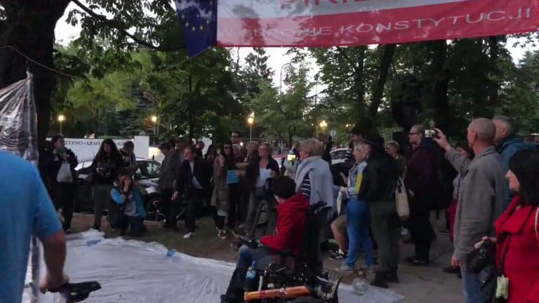 Zwyrodnialcy z „totalnej opozycji” przebili kolejne dno /film/