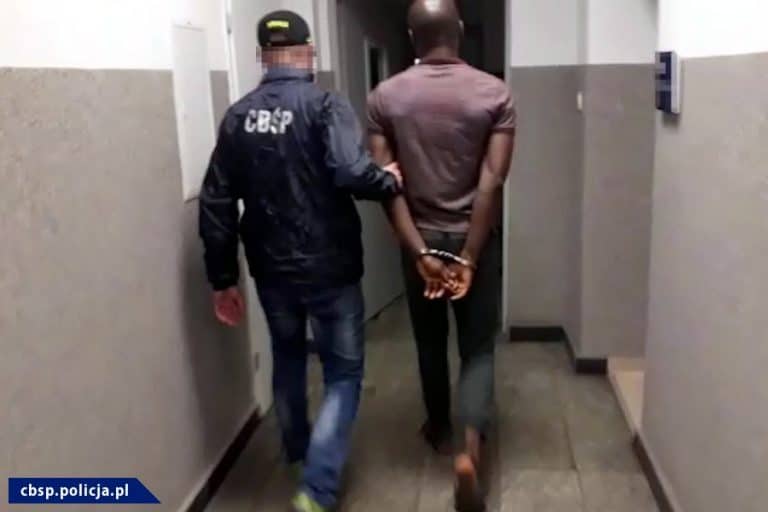 CBŚP aresztowało poszukiwanego przez FBI Nigeryjczyka