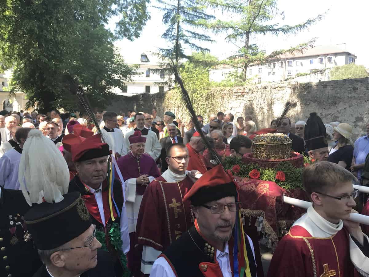 Procesja z relikwiami św. Stanisława wraca na Wawel
