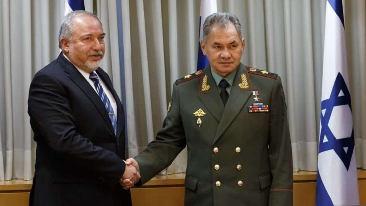 Minister Obrony Izraela przebywa w Moskwie, a samoloty izraelskie bombardują Syrię