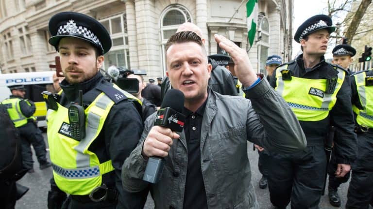 Radość muzułmanów w reakcji na aresztowanie Tommy´ego Robinsona