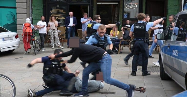 Wielka zadyma w Niemczech – trzy tysiące ludzi przyszło, by kupić hamburgera za jednego eurocenta /zdjęcia i film/