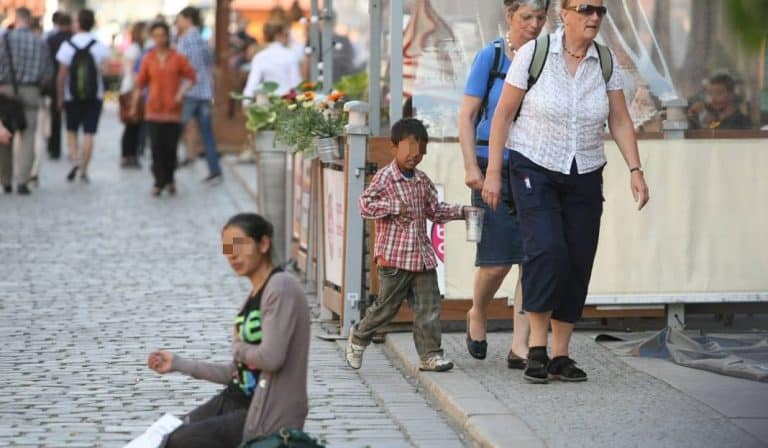 Pięciu Cyganów odpowie za atak na tle rasistowskim na Polaków