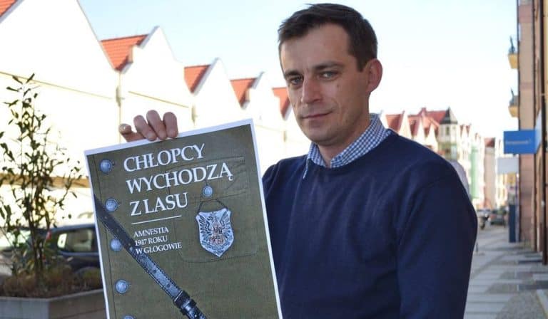 Brutalnie pobito dziennikarza, który zajmował się sprawą śmierci Pawła Chruszcza