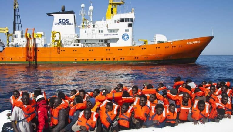 Migrantów, których nie chciano przyjąć we Włoszech i na Malcie, przyjmie Hiszpania