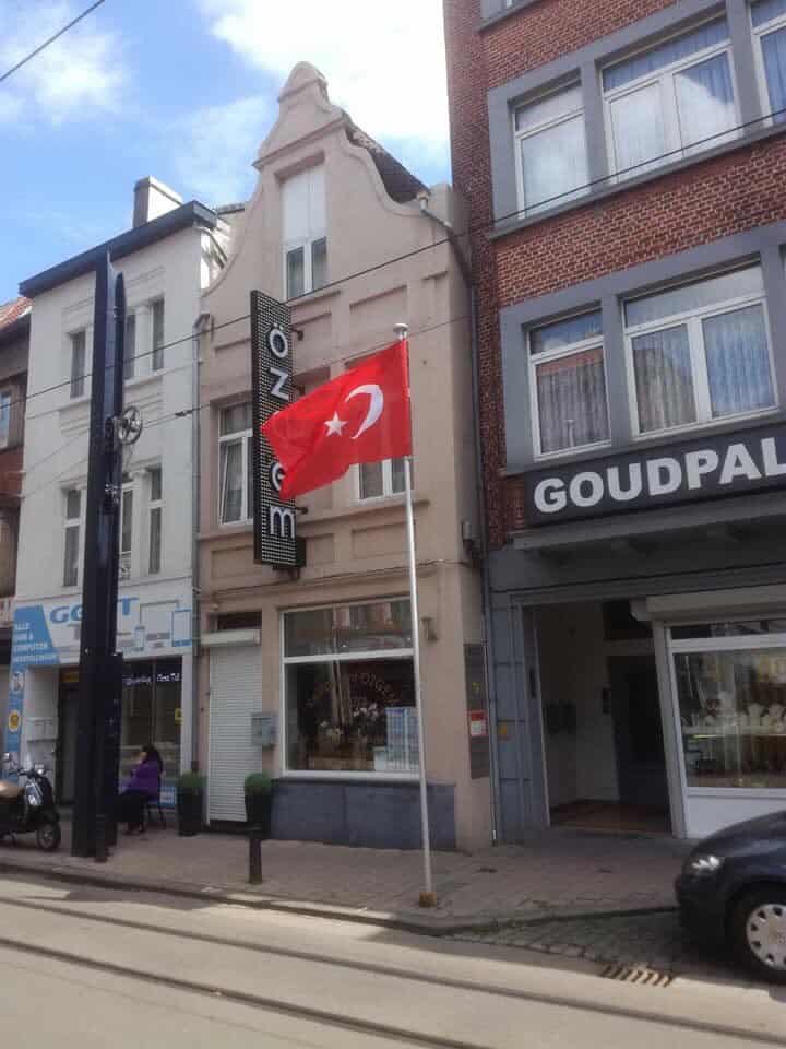 W belgijskiej Gandawie władze miasta wywieszają… tureckie flagi