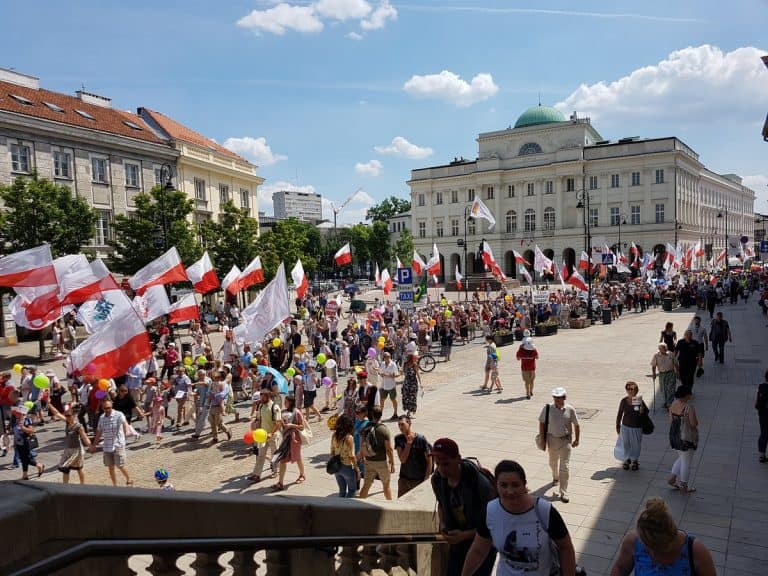 Ulicami Warszawy po raz 13. przeszedł Marsz dla Życia i Rodziny