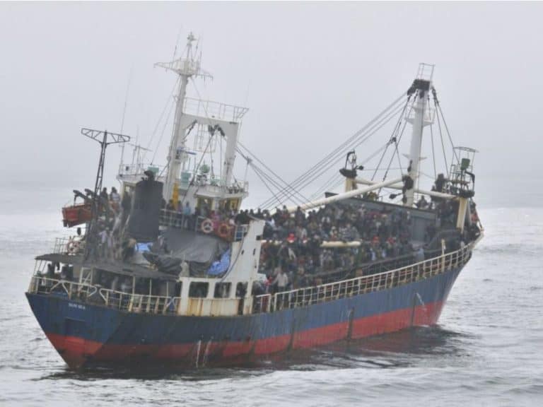 Statek z 600 imigrantami nie został wpuszczony do włoskiego portu