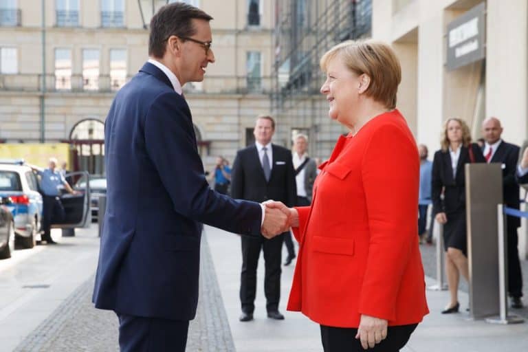 Morawiecki: Kanclerz Merkel docenia to, że przyjmujemy uchodźców z Azji Centralnej i zza wschodniej granicy
