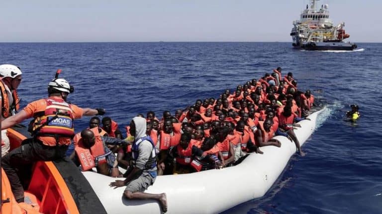 Włosi zamierzają zamknąć swoje porty dla statków przewożących imigrantów