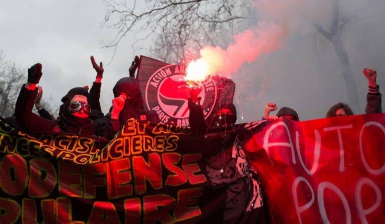 Francja: Zatrzymano czwórkę lewaków zajmujących się przemytem nielegalnych imigrantów