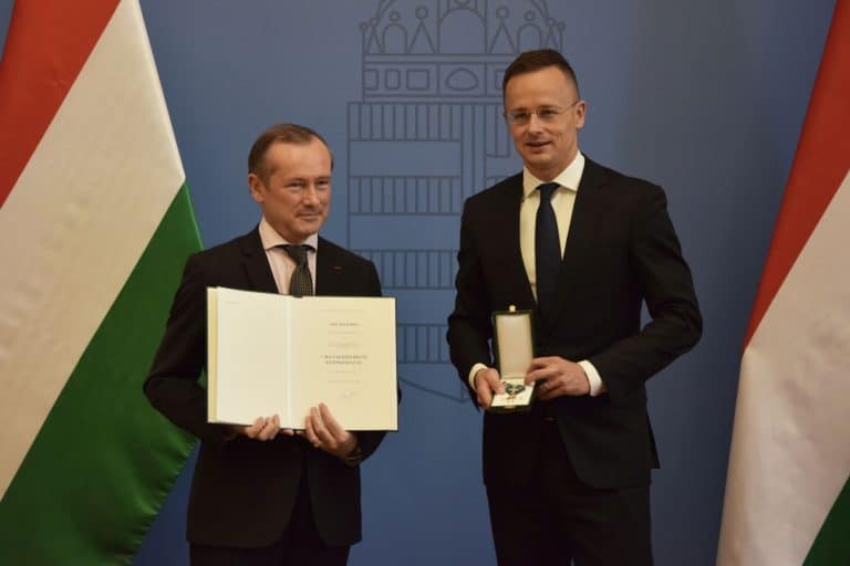 Na Węgrzech odznaczono odwołanego francuskiego ambasadora, który stanął w obronie rządu Victora Orbana