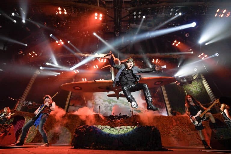 Iron Maiden podczas koncertu w Krakowie złożyło hołd polskim lotnikom