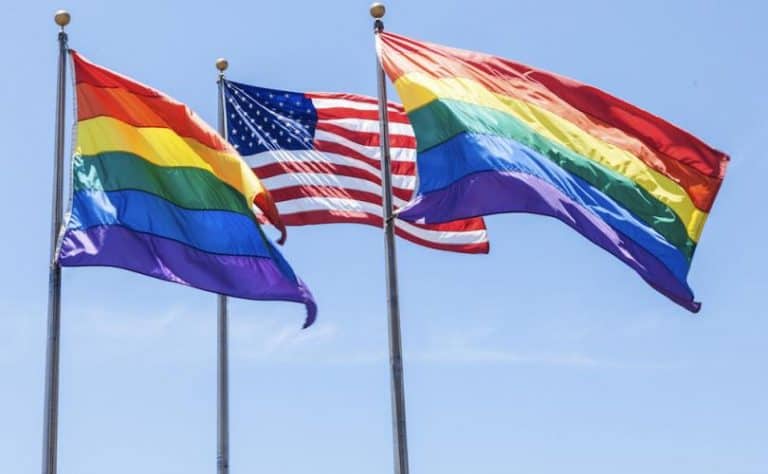 USA: Republikanie domagają się zakazu wywieszania tęczowych flag na budynkach amerykańskich ambasad