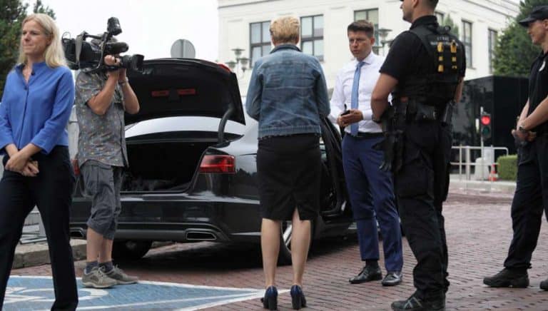 Posłanka Schmidt, która przemycała ludzi w bagażniku samochodu, spróbuje zasłonić się immunitetem?