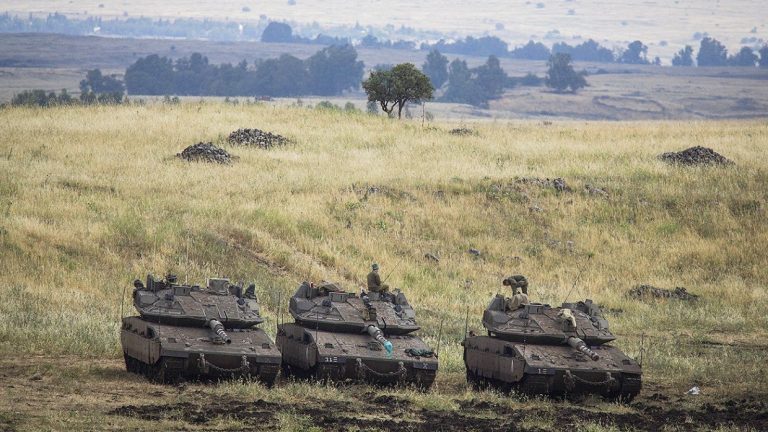 Blitzkrieg syryjskich sił rządowych, Izrael postawił swe wojska w stan gotowości bojowej