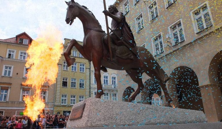Według działacza Nowoczesnej pomnik ks. Kazimierza w Opolu to bubel – nie zgadniecie dlaczego…