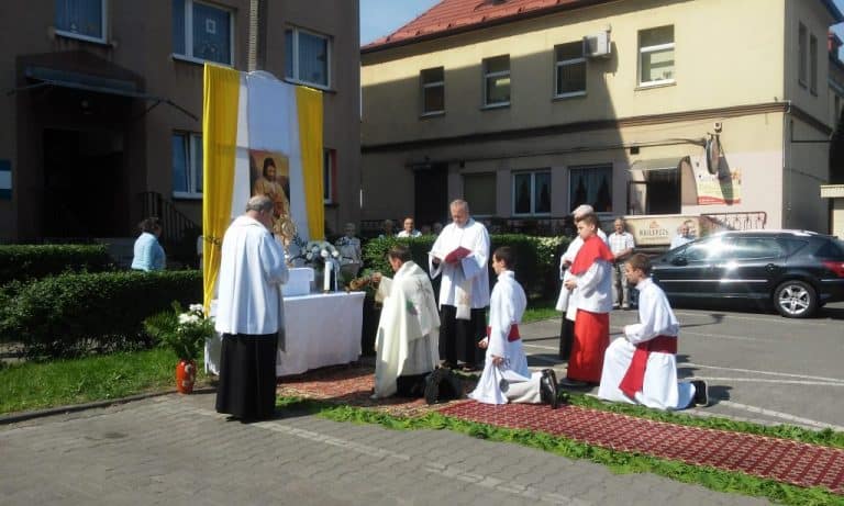 Większość Polaków pozytywnie ocenia działalność Kościoła Rzymskokatolickiego