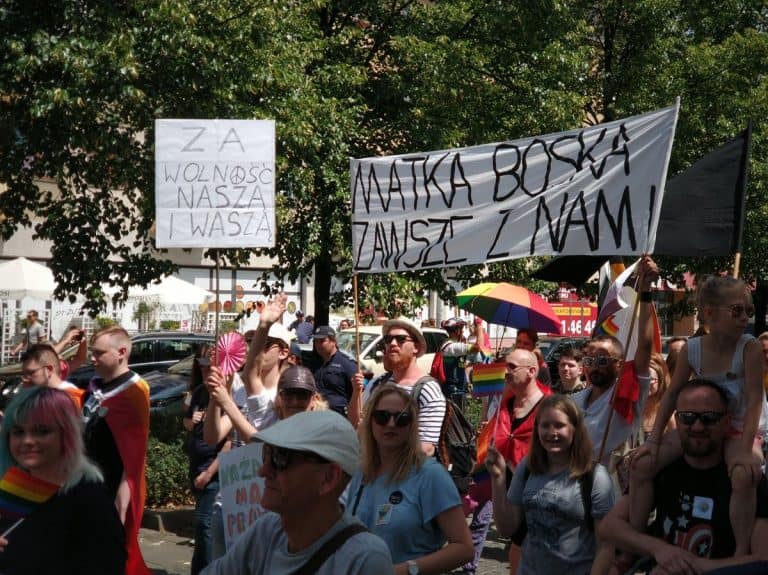 Pielgrzymkę Rodziny Radia Maryja na Jasną Górę próbowały zakłócić środowiska LGBT