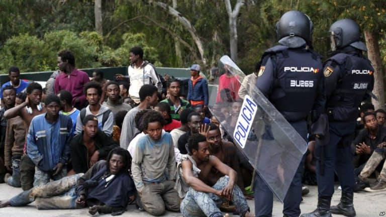 Rekordowa liczba migrantów dociera drogą morską do Hiszpanii