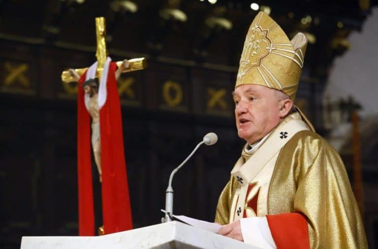 Jak zauważa kard. Nycz regularnie spada liczba chętnych do pełnienia posługi kapłańskiej