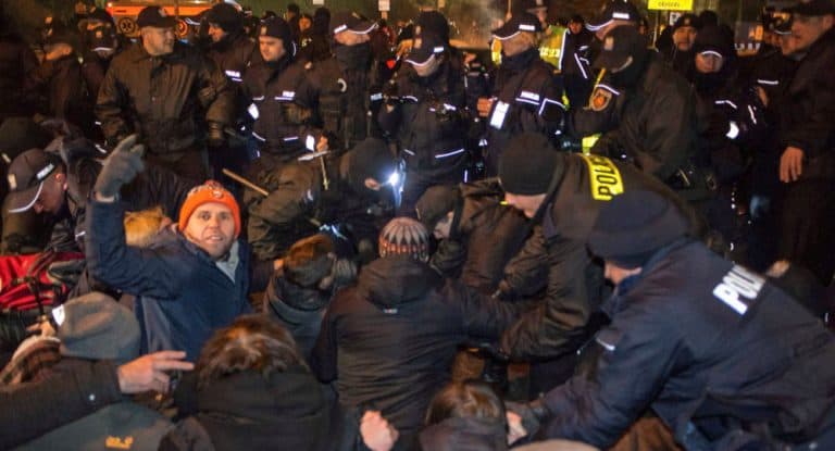 Sąd nie dopatrzył się złamania prawa przez „totalnych” robiących rozróbę pod Sejmiem