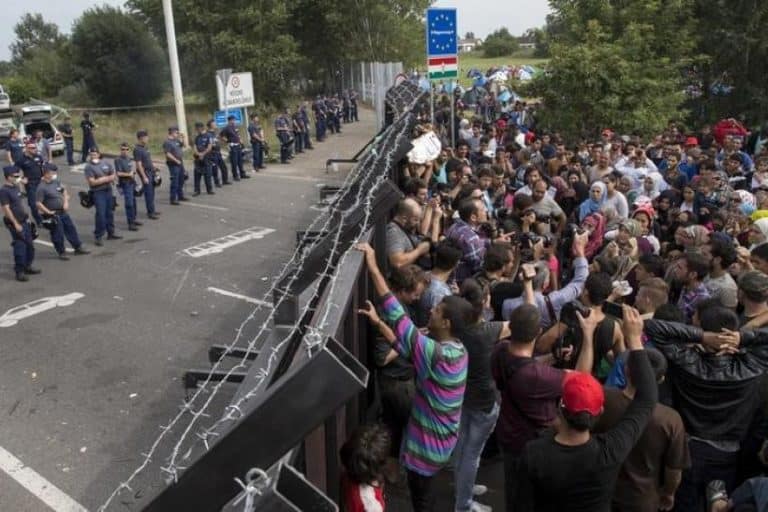 Na Węgrzech wchodzi w życie ustawa o podatku na działalność wspierającą nielegalną imigrację