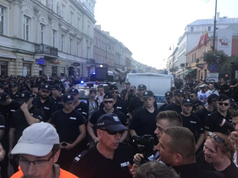 Władze Warszawy rozwiązały Marsz Powstania Warszawskiego. Po jakimś czasie Marsz ruszył dalej