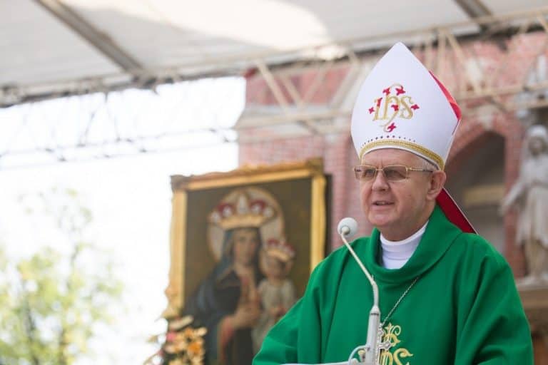 W sercu każdego człowieka trwa walka między dobrem a złem – dziś do Piekar pielgrzymują kobiety i dziewczęta