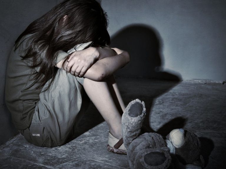 Wielka Brytania: Przestępców seksualnych, w tym pedofilów, nie wolno pozbawiać prawa do adoptowania dzieci