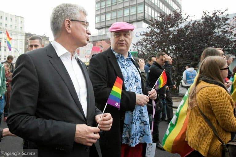 Tęczowy prezydent „homofobom” nie odpuści