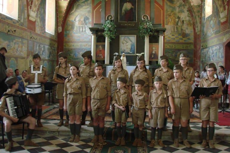 Niezwykłe uroczystości z udziałem miejscowej młodzieży w Zadwórzu koło Lwowa