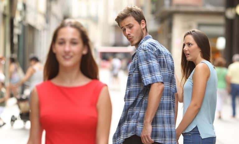 Szwecja idzie na wojnę z „seksistowskimi” memami…