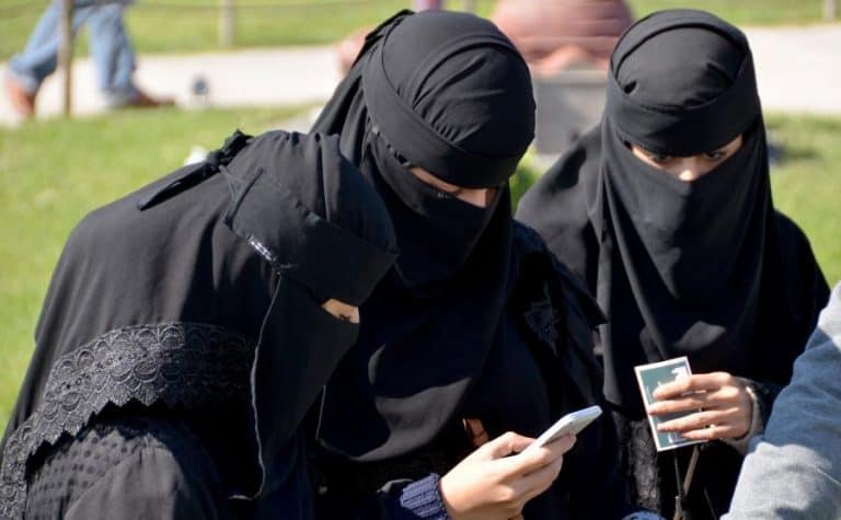 Szwajcaria: Mieszkańcy mają dość noszenia burek przez muzułmanki