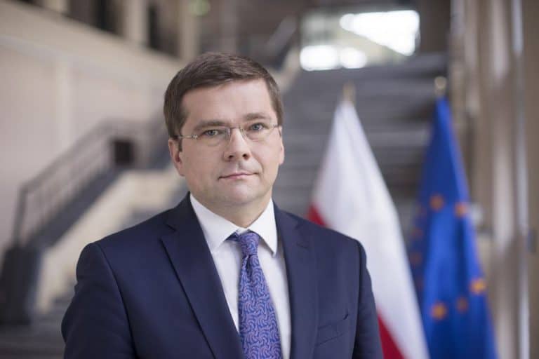 Jest dymisja wiceministra Chorążego, który zapowiadał otwarcie Polski na masową imigrację