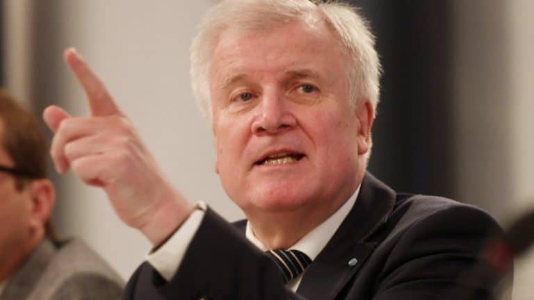 Szef MSW Niemiec o syryjskich „uchodźcach” spędzających urlop w Syrii: Odbierzemy im status uchodźców