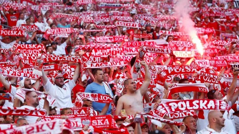 UEFA dopatrzyła się zachowań rasistowskich i nałożyła na Polskę karę