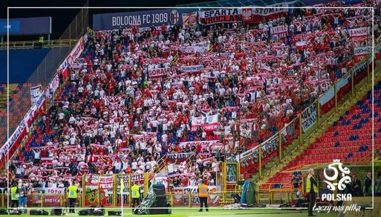 UEFA dopatrzyła się „rasistowskich zachowań” polskich kibiców i wszczęła dochodzenie