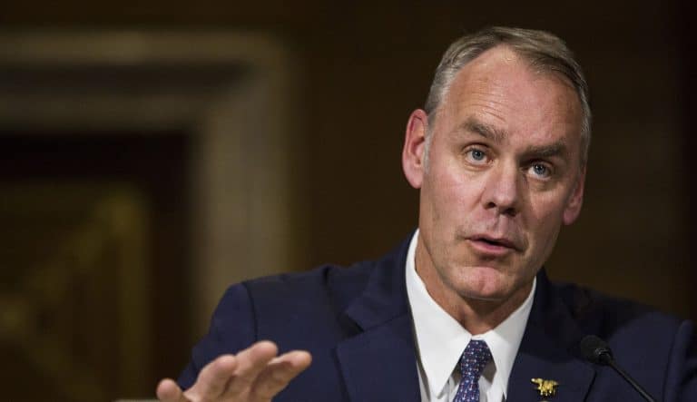 Zinke: Stany Zjednoczone mogą przedsięwziąć morską blokadę Rosji