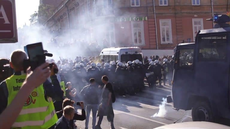 Internauci pytają, dlaczego policja nie działała tak brutalnie, jak dziś w Lublinie, w przypadku blokad organizowanych przez KOD i Obywateli RP