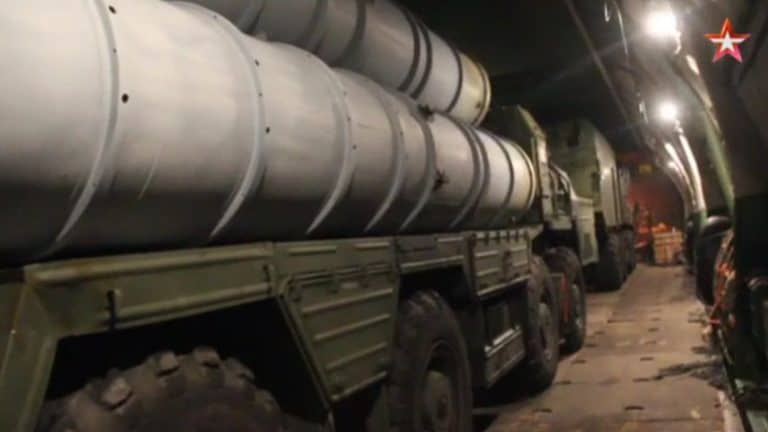 Opublikowano film i zdjęcia z przekazania przez Rosję systemów przeciwlotniczych S-300 Syryjczykom