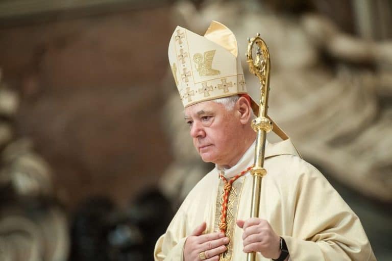 Kardynał Gerhard Mueller porównuje propagandę zaprezentowaną w „Klerze” do nazimu