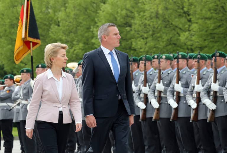 Austriacy odrzucają możliwość swego udziału w tworzeniu promowanej przez Niemcy i Francję europejskiej armii