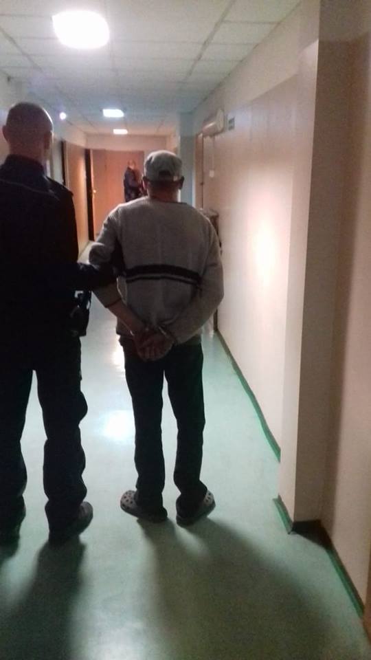 To miał być żart – dwaj mężczyźni, którzy spoili dziecko alkoholem, zostali zatrzymani przez policję