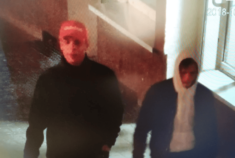 W Pile policjanci zatrzymali dwójkę mężczyzn, którzy obrzucili jajkami pomnik Jana Pawła II