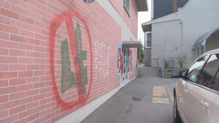 Kanada: W Vancouer działacze Antify zniszczyli elewację polskiego kościoła