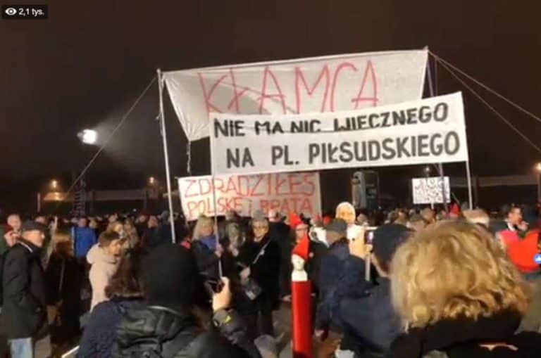„Totalna opozycja” próbowała zakłócić ceremonię odsłonięcia pomnika Lecha Kaczyńskiego