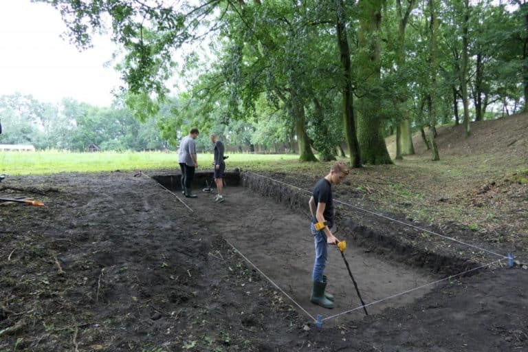 Archeolodzy odkryli pochówki w największym piastowskim grodzie
