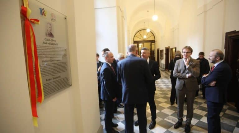 Kresowiacy protestują przeciw upamiętnieniu abp. Szeptyckiego w gmachu Uniwersytetu Wrocławskiego